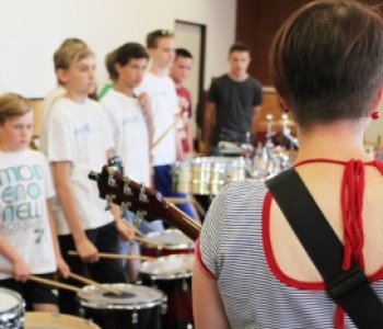 Lucie Redlová, orchestr ZUŠ Velké Meziříčí a ZUŠ Alfréda Radoka v plné parádě na Made in ZUŠ!