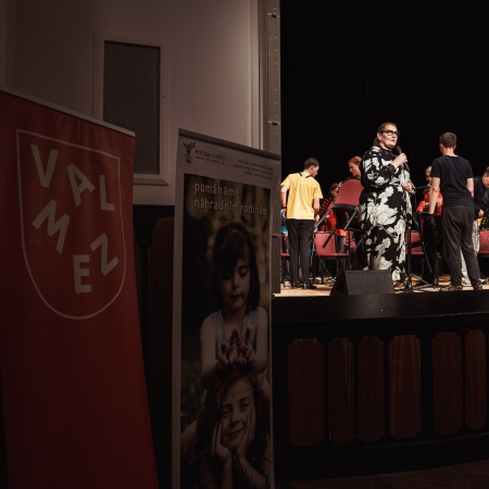 IJ2A0226 Enhanced NR